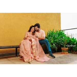 Srithika Instagram - Forever is a long time, make sure you spend it with someone who makes you laugh!
.
With @ssr_aaryann❤️
.
Photography @jaihindh_photography
Makeup @_chitras_makeup_artist_28
Hairstyles @jenifer_hair_stylist_official
Saree @neethudesigners 
Coordinator @rajesh_chandrasekaran__
.
#srithikaaryann🧿 #prewedding #couple #couplephotoshoot #photography #shoot #traditional #Saree #sareedraping