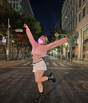 Starlight Kid Instagram - 年齢不詳の新成人＋3になったよ🐯🖤
お祝いありがとう✨

誕生日くらい沢山食べちゃっても許されるよね！！！！
って自分に言い聞かせてる👍🏻

#SLK
#スターライトキッド
#NEOGENESIS
#スターダム
#STARDOM
#女子プロレス
