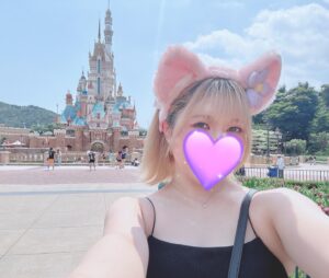 Starlight Kid Instagram - 初めての海外ディズニー🐭💞
リーナベルちゃんグッズ買えて嬉しいー！
そして会えて嬉しいー！

食べ物が全部かわいい😭🫶🏻

#SLK
#スターライトキッド
#NEOGENESIS
#スターダム
#STARDOM
#女子プロレス
#香港ディズニー
#SLKの夏休み