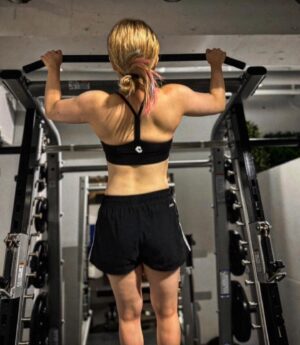 Starlight Kid Instagram - たまにはトレーニングの写真も🐯🖤
最近肩とか僧帽筋が発達してる気がしまっせ💪🏻

#SLK
#スターライトキッド
#NEOGENESIS
#スターダム
#STARDOM
#女子プロレス
#筋トレ
#筋トレ女子 
#トレーニング