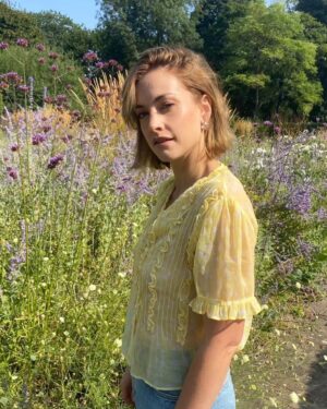 Stefanie Martini Instagram - Bobbing along 💇
📸 @el__wood
