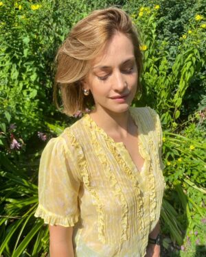 Stefanie Martini Instagram - Bobbing along 💇
📸 @el__wood