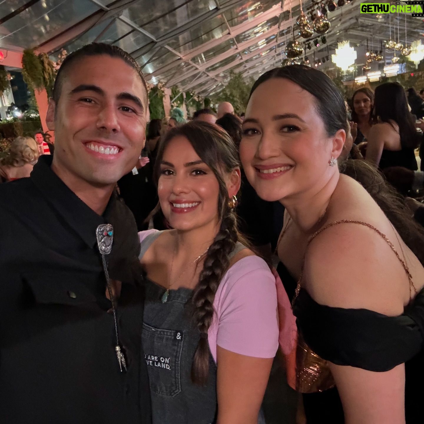 Stephanie Despain - 16.7K Likes - Last Nights Emmy’s after party was so much fun! I got to meet amazing ppl, see friends and LEGENDS from Indian Country and serve Bison burgers all night! 🍔
Apron patches @urbannativeera 🪶
@disney @abernethysla @musiccenterla #emmys2024