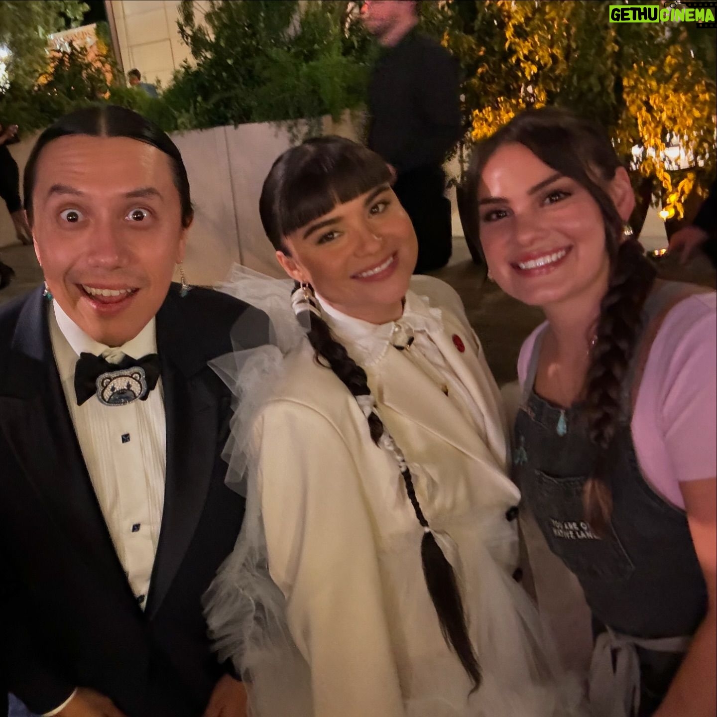 Stephanie Despain - 16.7K Likes - Last Nights Emmy’s after party was so much fun! I got to meet amazing ppl, see friends and LEGENDS from Indian Country and serve Bison burgers all night! 🍔
Apron patches @urbannativeera 🪶
@disney @abernethysla @musiccenterla #emmys2024