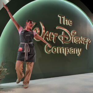 Stephanie Despain Instagram - Last Nights Emmy’s after party was so much fun! I got to meet amazing ppl, see friends  and LEGENDS from Indian Country and serve Bison burgers all night! 🍔

Apron patches @urbannativeera 🪶

@disney @abernethysla @musiccenterla #emmys2024