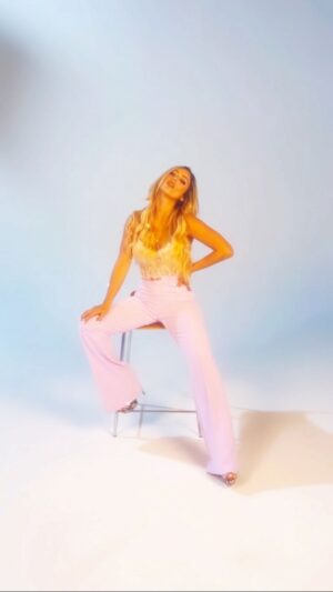 Stephanie Herela Instagram - Pinky mood by @elisabettafranchi 💞