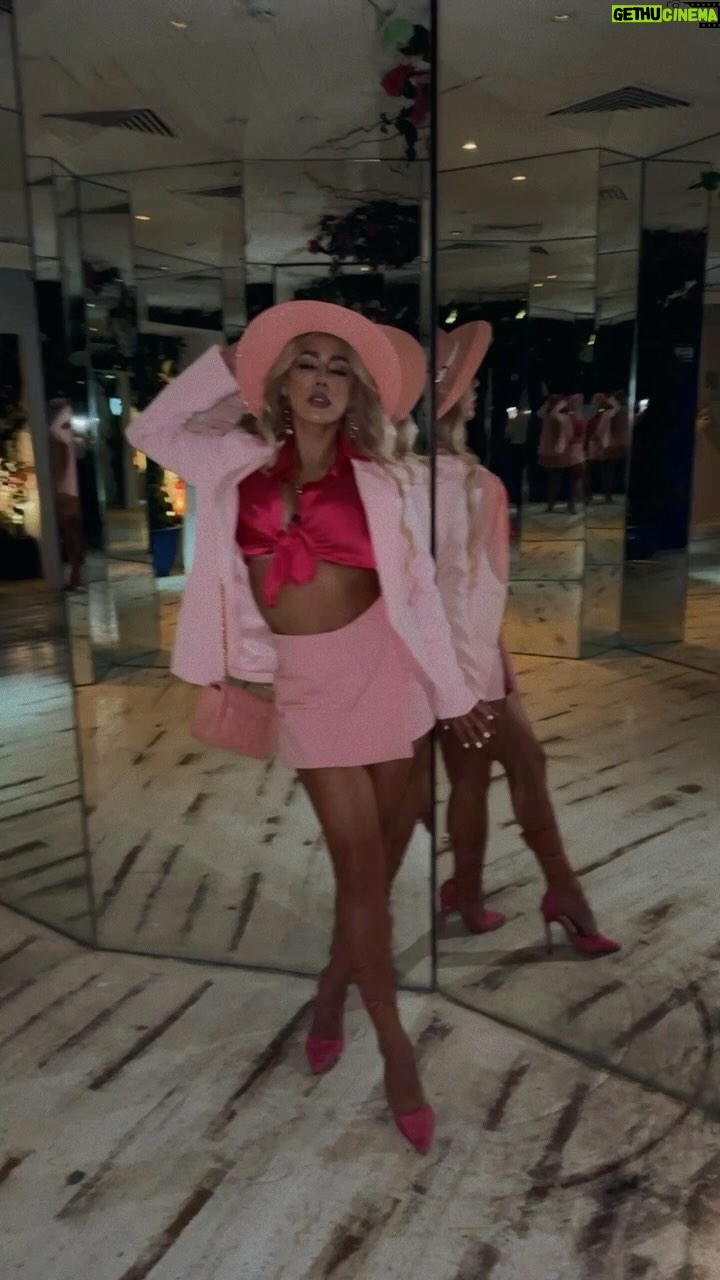 Stephanie Herela - 505 Likes - Pink mood 💕