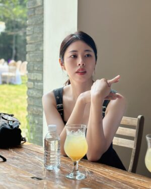 Suh Dong-joo Instagram - 할머니랑 엄마랑 아저씨랑 넷이서 데이트하고 왔어요 🩵 아저씨 덕분에 사진도 몇장 건졌어요 ㅎㅎ