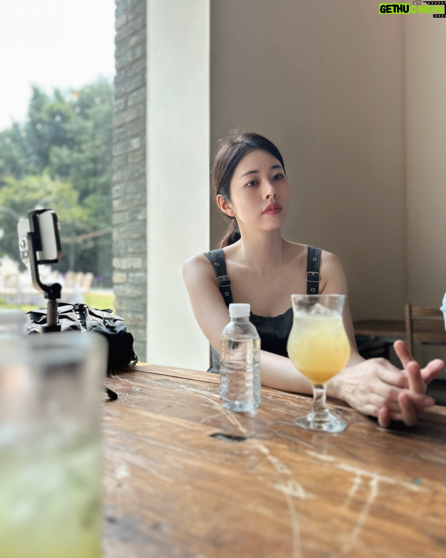 Suh Dong-joo - 5.9K Likes - 할머니랑 엄마랑 아저씨랑 넷이서 데이트하고 왔어요 🩵 아저씨 덕분에 사진도 몇장 건졌어요 ㅎㅎ