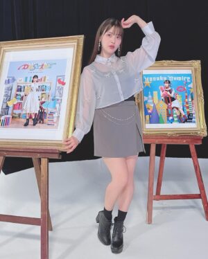 Sumire Uesaka Instagram - げつようび〜！
皆さま、すこやかにお過ごしでしょうか？
9月になりましたが…関係なく暑いですね！！ひーん！！
体調は大丈夫でしょうか？！

いよいよライブ月！ということでリハーサルもやっておりますよ〜！！
かなりカロリーの！高い！セットリストでした！！
とくに中盤に山場がございますので…おたのしみに！！

お写真は「ファーストピリオド.」の2番のお衣装で！
ぜひMVもごらんくださいませ〜！

それでは皆さま、今週もすこやかにまいりましょう〜！！

#上坂すみれ