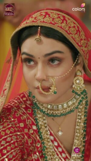 Supriya Shukla Instagram - Kya Veer aur Bulbul ke beech aa jaayega Drishti naam ka bhavandar. 🌪

Dekhiye #MeraBalamThanedaar, Mon-Fri raat 9:30 baje, sirf #Colors aur @officialjiocinema par. 
 
@i_shagunofficial @shrutisanjeev78 @supriyarshukla
