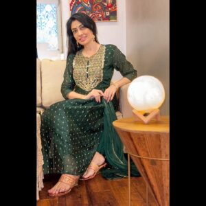 Surabhi Prabhu Instagram - I remember when I wanted what I currently have now. 
And I am so grateful. 
 Suit - @vredevogel 

#greensuit #vredevogel #surabhiprabhu