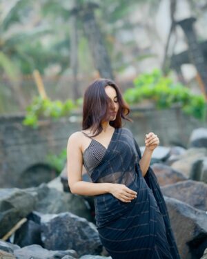 Surbhi Jyoti Instagram - It's a beautiful day for beach walk in a saree🤍
.
.
.
.
.
.
.
Wearing @eternitybysakshi 
📸 @kakali_das_photography 💖
