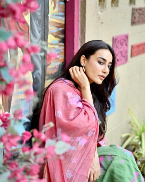 Surbhi Jyoti Instagram - रंगा रंग तस्वीरें 🦚
.
.
.
.
.
.
Suit @label_juanita 
📸 @kakali_das_photography