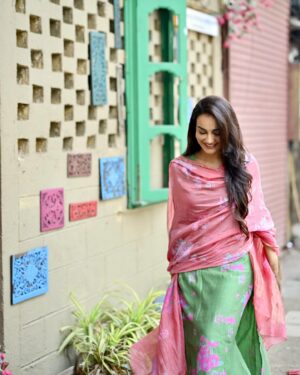 Surbhi Jyoti Instagram - रंगा रंग तस्वीरें 🦚
.
.
.
.
.
.
Suit @label_juanita 
📸 @kakali_das_photography