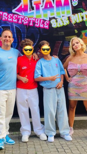 Susan Sideropoulos Instagram - Liam’s Bar Mitzwah Paradise
❤️❤️❤️

Wir sind so dankbar und können unser Glück kaum fassen.
Gesegnet mit den BESTEN Freunden auf der Welt ❤️

#specialthanks @max_entertainment_events 🥳

Und an @marinahoermanseder für das coolste Kleid 🤩

#LiebeOverload