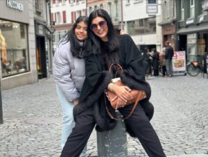 Sushmita Sen Instagram - #foreverinlove ❤️ Happyyyyy 15th Birthday Shona @alisahsen47 😍😇🎶❤️💃🏻 Here’s to you…God’s greatest gift & the love of my life!! 🤗❤️💋

#duggadugga @reneesen47 #maa 💃🏻💃🏻💃🏻

#partytime #preciousone I LOVE YOU!!!! 🥰😀🎶