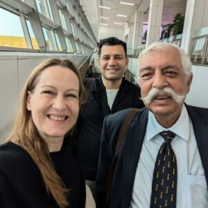 Suzanne Bernert Instagram - Wonderful to meet 
Maj Gen Dr. GD Bakshi and his son on flight to Mumbai ✈️
Great talk about Sanatan Dharm 🙏
And a lot of other topics... Till we meet again Sir jee 🙏 
#suzannebernert #generalbakshi #traveldiary #trendingnow