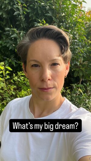 Suzi Ruffell Instagram - What’s my big dream? 
Be honest is yours the same?