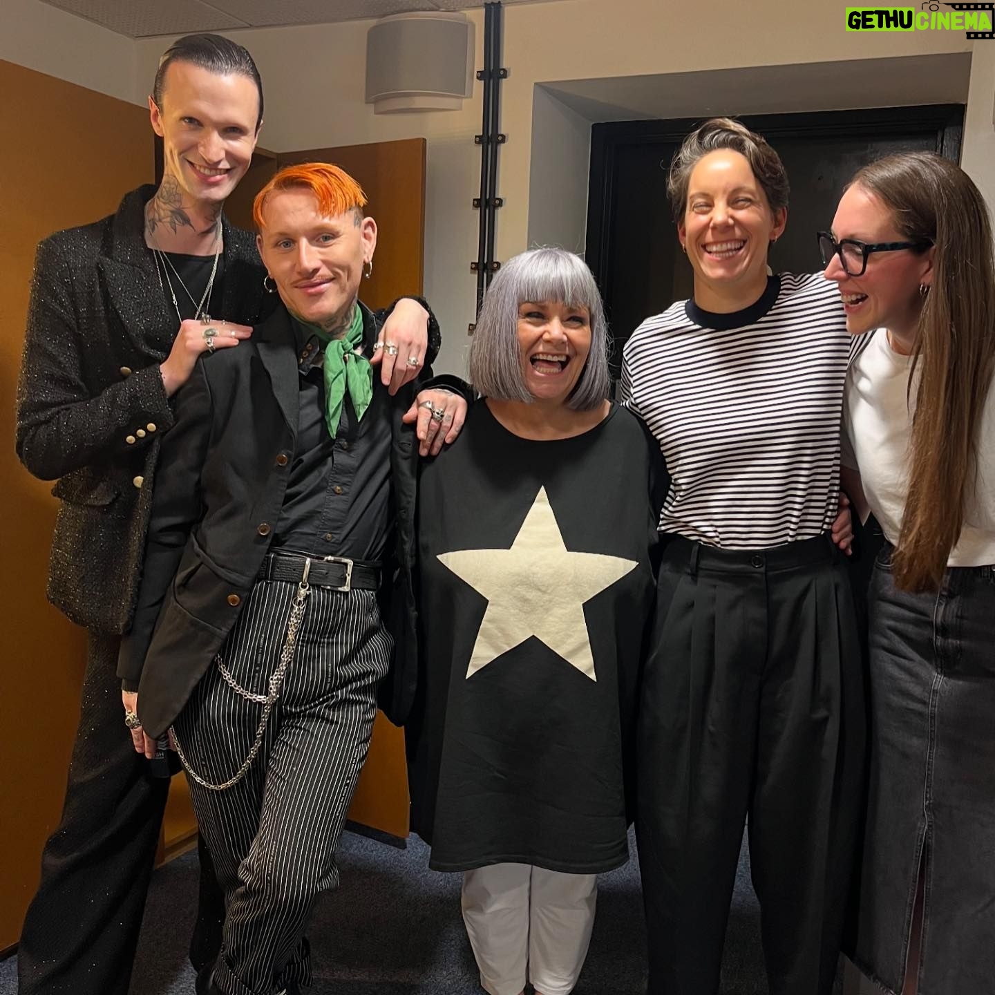 Suzi Ruffell - 3.8K Likes - Meet your heroes!