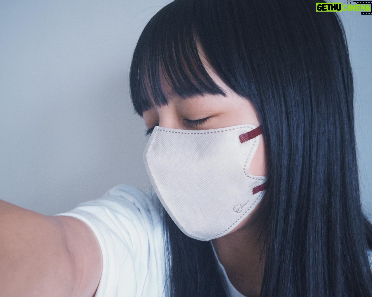 Suzu Yamanouchi - 8.5K Likes - 今日はお仕事おやすみでした💤
お仕事以外はほとんどメイクしないんやけど、イー・ラインマスクつけてると横顔のシルエットがきれいに見えるからいつでも盛れてありがたい🙏✨
アンバサダーになる前から愛用してるお気に入りマスクだからまだ試したことない方一度使ってみてほしいです!
コンビニ等でも売ってるので見かけたら是非手に取ってください!!
@elinemask_official
#PR #イーラインマスク #小顔マスク