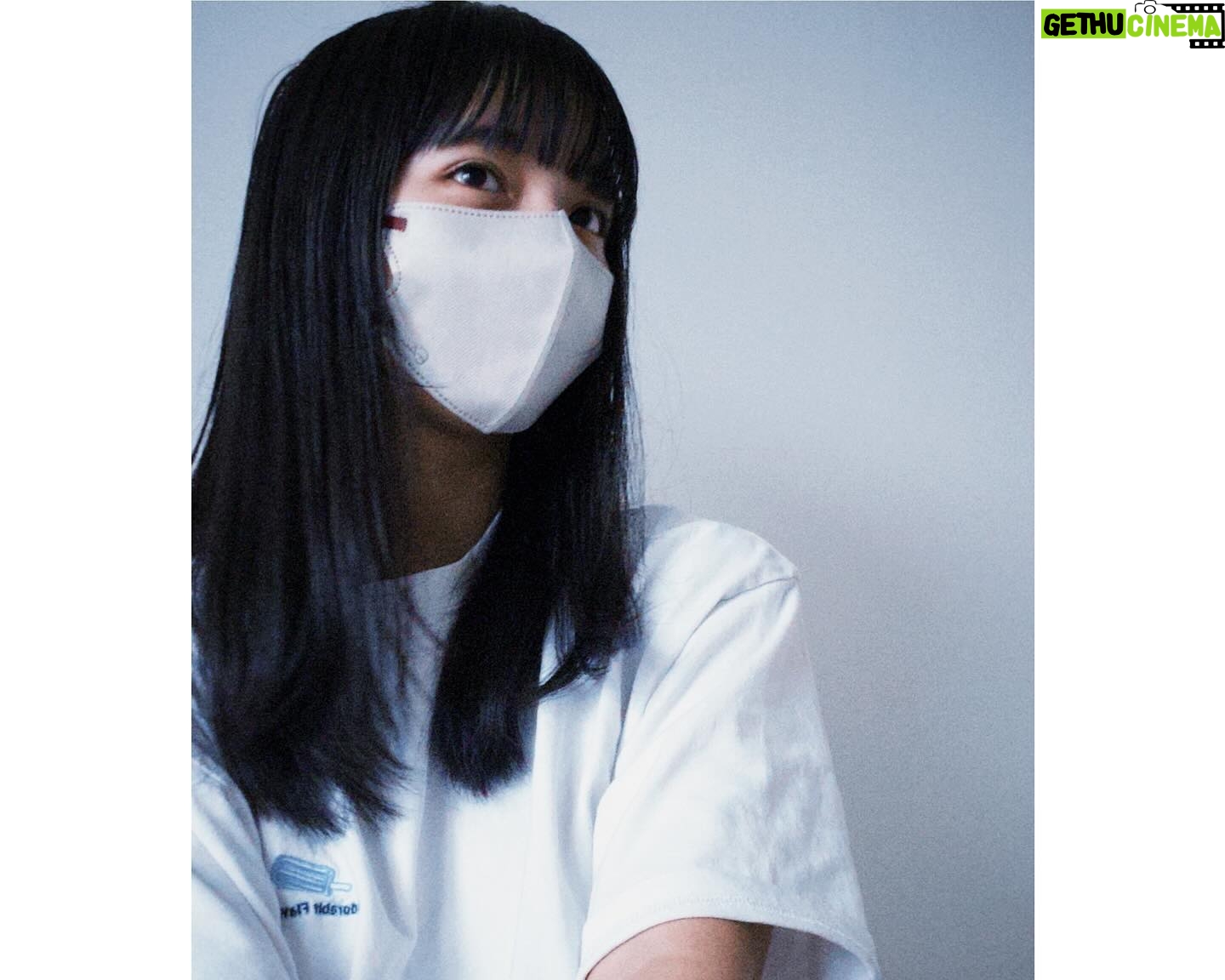 Suzu Yamanouchi - 8.5K Likes - 今日はお仕事おやすみでした💤
お仕事以外はほとんどメイクしないんやけど、イー・ラインマスクつけてると横顔のシルエットがきれいに見えるからいつでも盛れてありがたい🙏✨
アンバサダーになる前から愛用してるお気に入りマスクだからまだ試したことない方一度使ってみてほしいです!
コンビニ等でも売ってるので見かけたら是非手に取ってください!!
@elinemask_official
#PR #イーラインマスク #小顔マスク