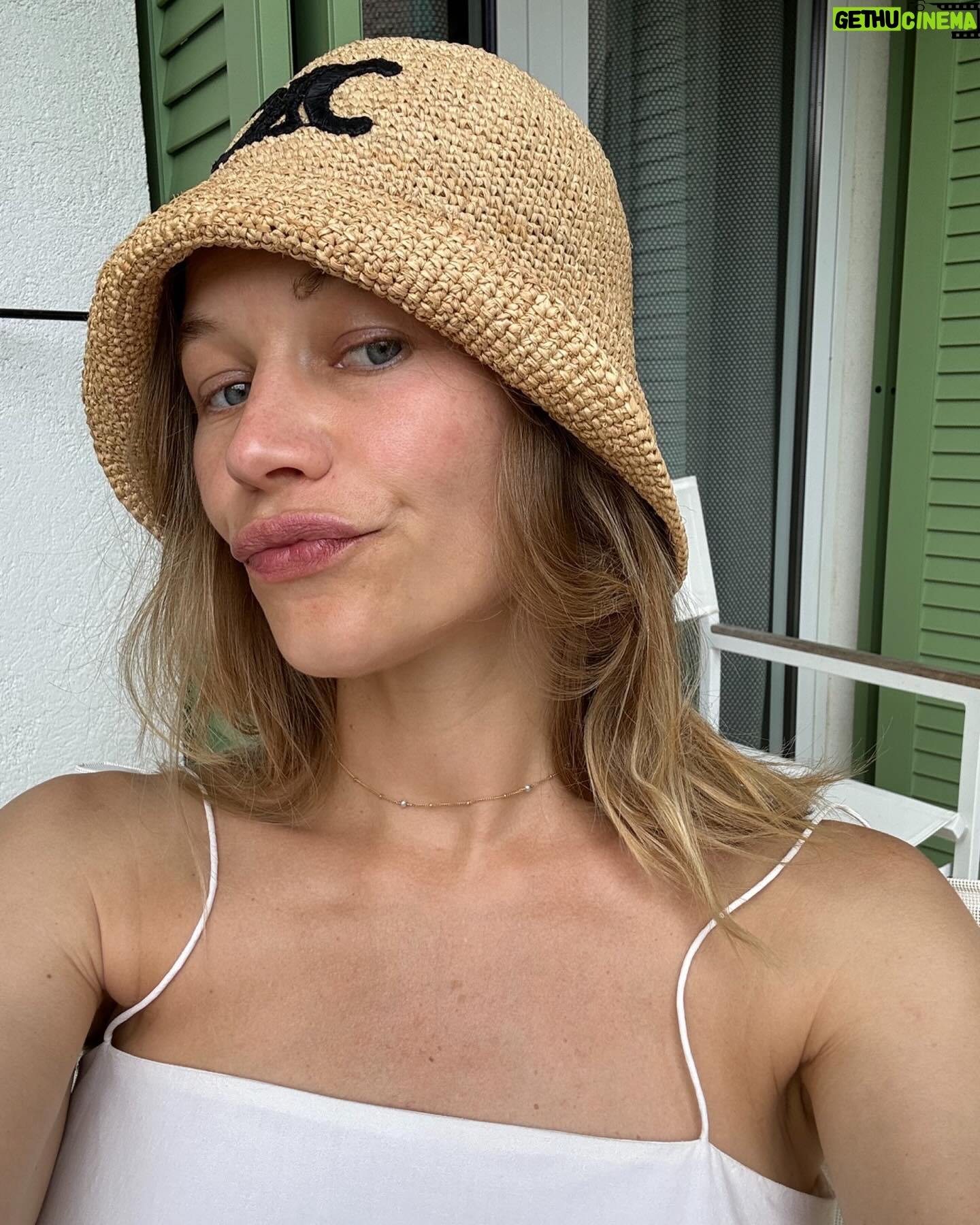 Svetlana Ustinova - 2.2K Likes - Summer hats