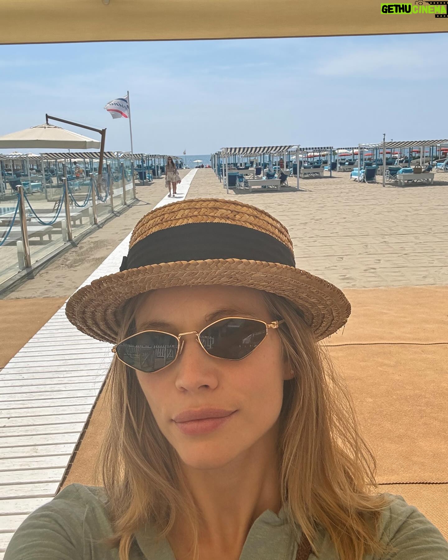 Svetlana Ustinova - 2.2K Likes - Summer hats