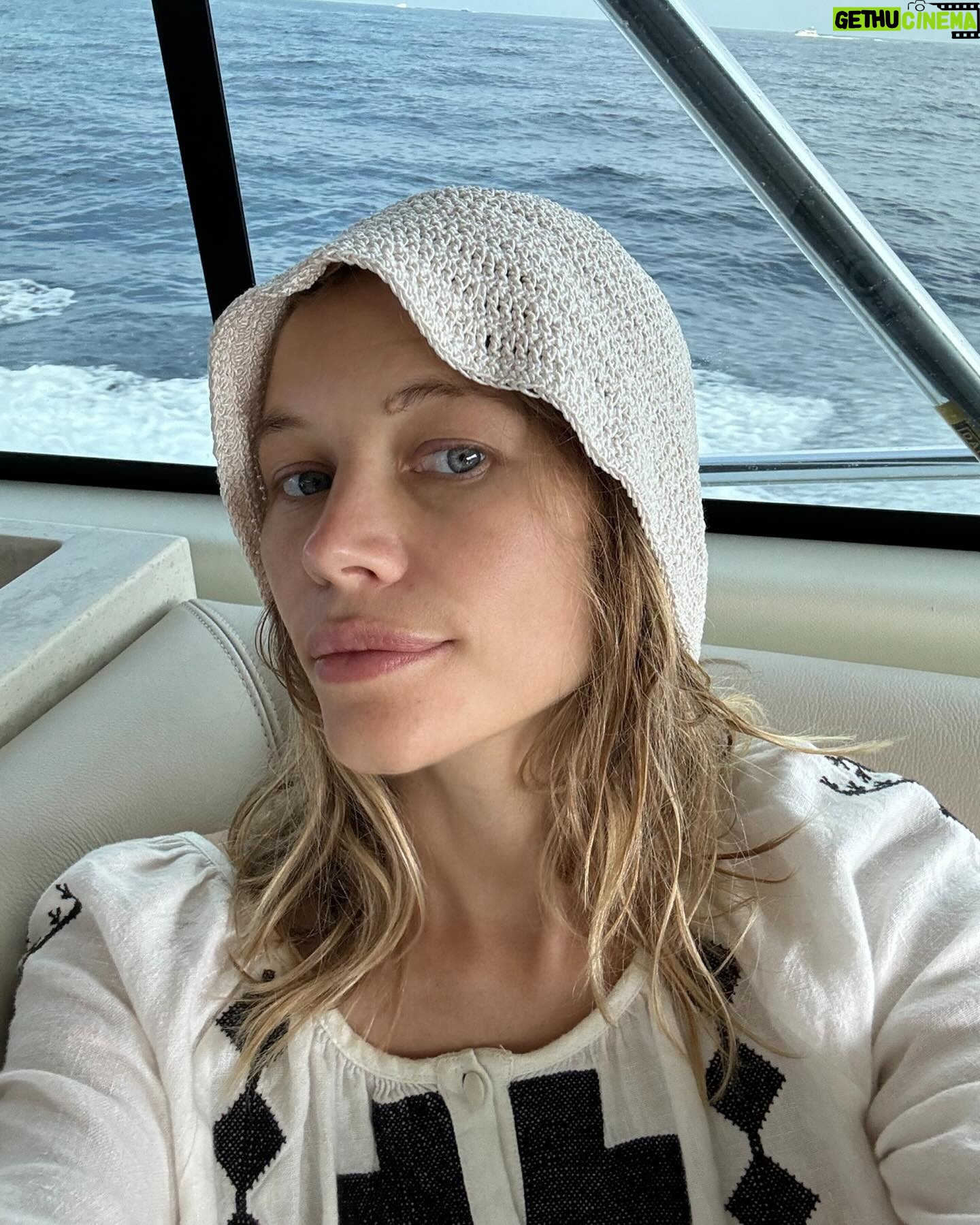 Svetlana Ustinova - 2.2K Likes - Summer hats
