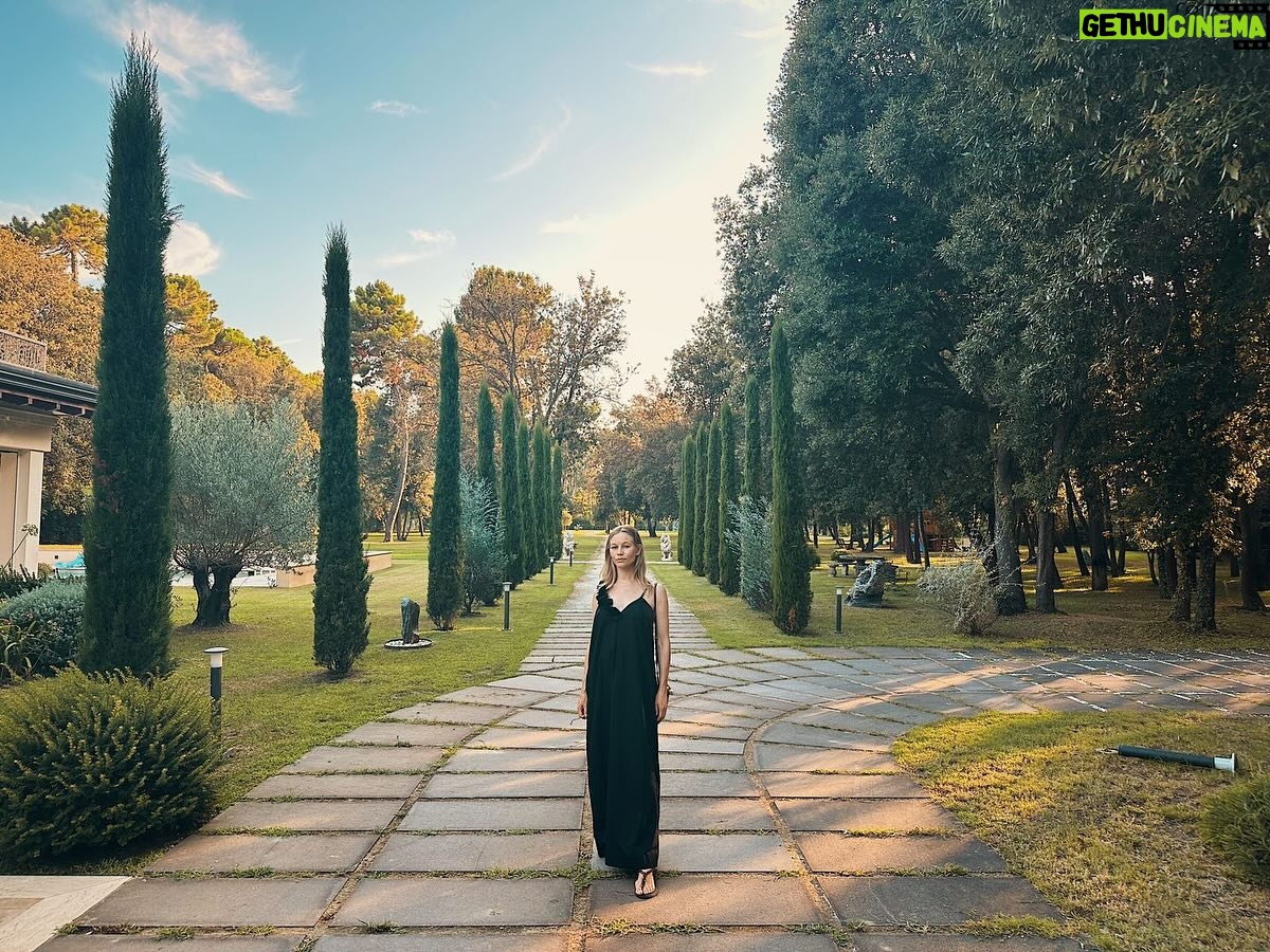 Svetlana Ustinova - 1.9K Likes -