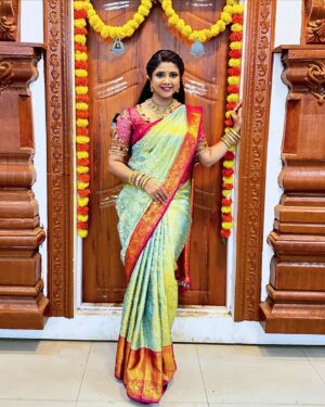 Swetha Khelge Instagram - There is no better ornament than your confidence.
Always carry it on your sleeves.

Saree -  A.S Babu Shah
Blouse- @l_b_prakash_designers 
Jewellery- @jewelleryforrent_lotusbridal 
Bangles @threads_and_kundans 
Hair @glamup_by_ranjithagowda 

#swethakhelge #kannethireythonrinal #kalaignartv #beingshakti #loveforsaree #semibridalset