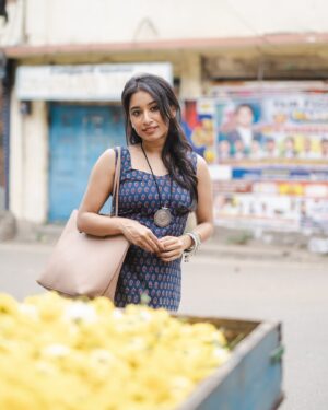 Swetha Venugopal Instagram - நெரித்த திரைக்கடலில் நின்முகங் கண்டேன் ✨

Photography #brihanphotography
Outfit @thread_and_needle_theapparels ❤️