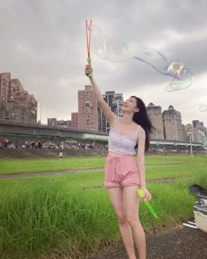 Sylvia Hsieh Instagram - 終於拍到了🫧