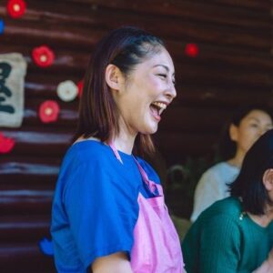 Takako Tokiwa Instagram - 能登半島・珠洲市
つばき茶屋にて…

元日の地震以降、仲間由紀恵さんと、何度も何度も連絡を取り合って「私たちに出来ること」を模索していた。

ようやく✨

再オープンした「つばき茶屋」のパワーをお借りして開催したお茶会。

レモンケーキとキャロットケーキを食べながらの、和やかなひととき。

何でもない話ができるって…楽しい💕

会いにきてくださった皆様、お手伝いしてくださったみなさま、つばき茶屋のサツキさん、サトミさん、飛び出したね！！
本当にありがとうございました✨

また集まりましょう♫

@yukienakama_official 

@suzu_tsubaki.chaya_noto 

#西海ちゃんの写真
#えもす 
#ありがとう❤️ 

#ピンクとオリーブグリーン 
#エプロン 
@leftstokyo 
#ピンクはバラの花
#オリーブグリーンはバラの茎
#で染めたエプロン
#趣旨に賛同してくださり 
#ご提供くださいました 
#ありがとうございます 

#つばき茶屋で
#是非見てくださいね 
#かわいいから💕 
#ちなみに 
#私のは 
#私物です 
#ずっと欲しくて 
#買っちゃったのだ 
#はつおろし✨