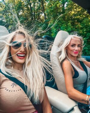 Táňa Bystroňová Instagram - Kiki ♥️ #happybirthday #mygirl #blonde #friends 🎈🥳♥️