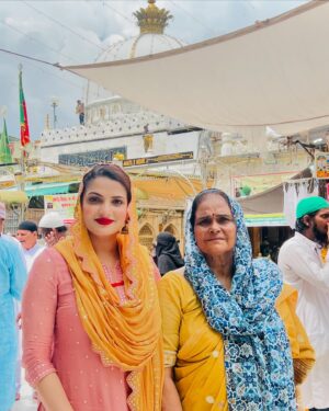 Tanushree Chakraborty Instagram - Let’s pray for peace, let’s pray for justice 🙏🙏🙏one word just one word…. JUSTICE… 

@srabanti.smile
#pushkar #ajmersharifdargah #bramhatemplepushkar #ajmer #rajasthan #prayingforpeace #pray🙏 #prayerforjustice #wewantjustice