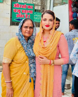 Tanushree Chakraborty Instagram - Let’s pray for peace, let’s pray for justice 🙏🙏🙏one word just one word…. JUSTICE… 

@srabanti.smile
#pushkar #ajmersharifdargah #bramhatemplepushkar #ajmer #rajasthan #prayingforpeace #pray🙏 #prayerforjustice #wewantjustice