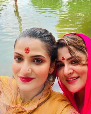Tanushree Chakraborty Instagram - Let’s pray for peace, let’s pray for justice 🙏🙏🙏one word just one word…. JUSTICE… 

@srabanti.smile
#pushkar #ajmersharifdargah #bramhatemplepushkar #ajmer #rajasthan #prayingforpeace #pray🙏 #prayerforjustice #wewantjustice
