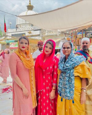 Tanushree Chakraborty Instagram - Let’s pray for peace, let’s pray for justice 🙏🙏🙏one word just one word…. JUSTICE… 

@srabanti.smile
#pushkar #ajmersharifdargah #bramhatemplepushkar #ajmer #rajasthan #prayingforpeace #pray🙏 #prayerforjustice #wewantjustice