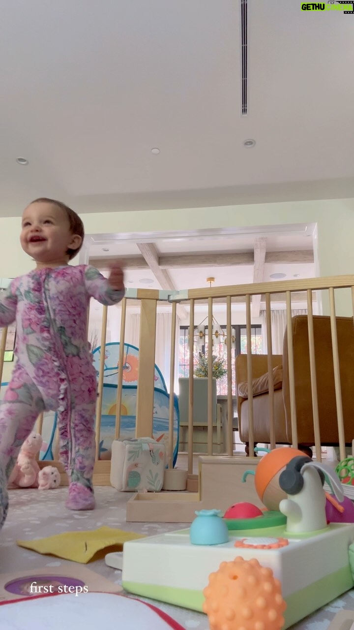 Tara Lipinski - 11.5K Likes - Had to document the first steps! And she is off and running 👟
And my OG’s will pick up on something special about this reel. ☀️
#firststeps #babywalking #babysfirststeps