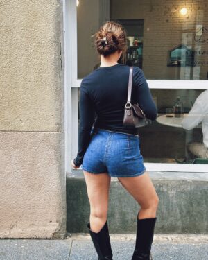 Tatiana Mingalimova Instagram - Никакой целлюлит не заставит меня перестать носить короткое, а только больше раззадорит