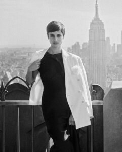 Actress Taylor Hill HD Photos and Wallpapers November 2024
