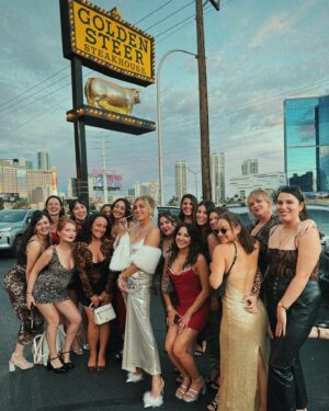 Taylor Misiak Instagram - “and if he ever hurts you…we know how to hide a body. cheers!” - mel 🤌
