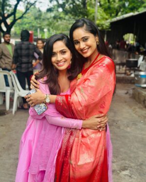Tejaswini Gowda Instagram - It’s all abt today.!! 
.
Outfit @naa_maguva 
.
#teamplevibes#friendsforever#god#blessed