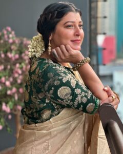 Actress Tejaswini Pandit HD Photos and Wallpapers October 2024