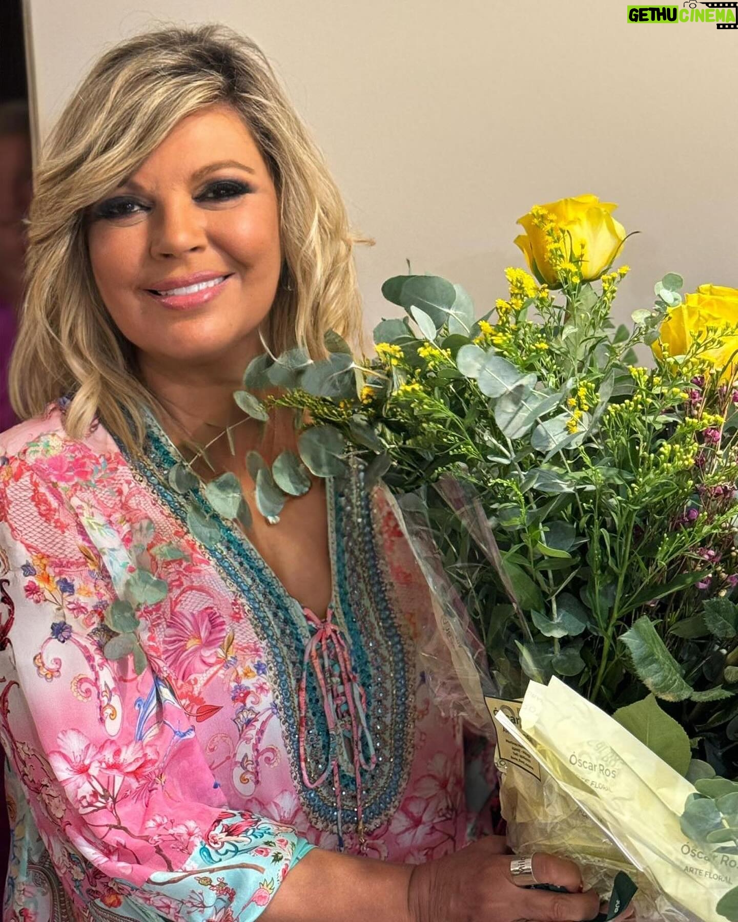 Terelu Campos - 11.9K Likes - Gracias a mi familia y mis amigos por hacerme pasar un cumpleaƱos inolvidable en mi MĆ”laga y ayudarme a paliar su ausencia !! Sois el bastón de mi vida !! Gracias a mi amigo Mariano @restauranteemers y @arte_floral_oscarros . Os amo š