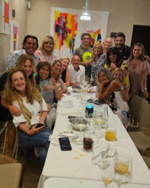 Terelu Campos Instagram - Gracias a mi familia y mis amigos por hacerme pasar un cumpleaños inolvidable en mi Málaga y ayudarme a paliar su ausencia !! Sois el bastón de mi vida !! Gracias a mi amigo Mariano @restauranteemers y @arte_floral_oscarros . Os amo 💗