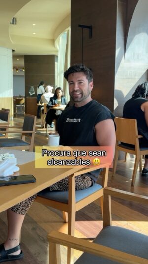 Teresa Pérez Instagram - Si quieres conseguir tus metas procura que sean alcanzables 😃 #humor #parejas #consejos