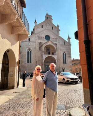 Tereza Kostková Instagram - Dárek pro mámu - krásná Verona, kouzelný Domingo, impozantní aréna…#dekuji #krasnycas #italie #magic #cestovani #darek #terezakostkova