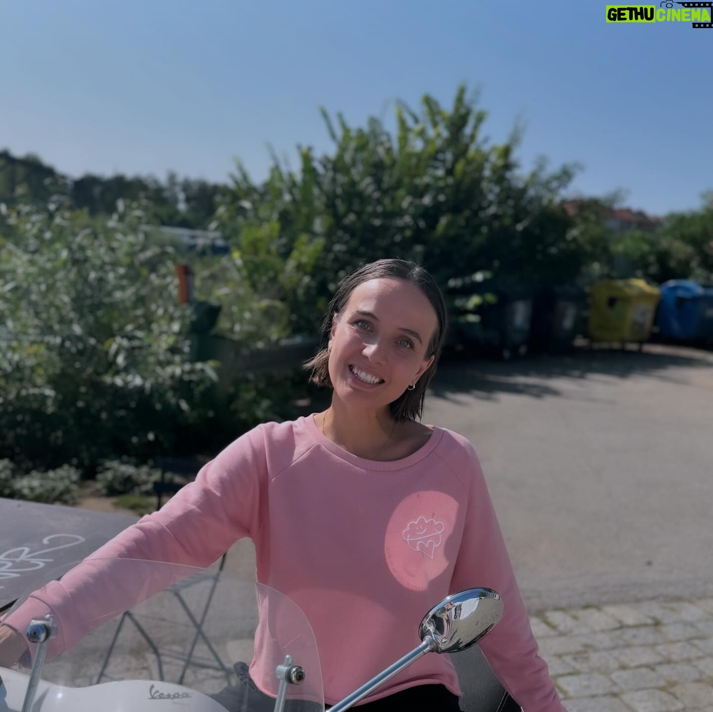 Tereza Ramba - 2.7K Likes - Prší! Už jste si udělali jednorožčí radost? Já to MI LU JU !!!! A nejvíc mi dělá radost mamá all In láska. Láska je!
@laskaje.cz